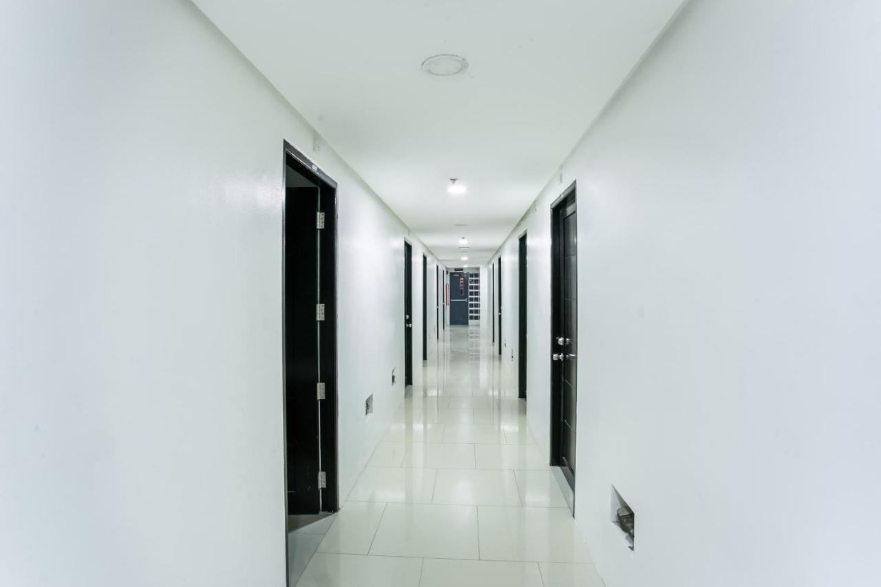 Oyo 505 Jardin Suites Manille Extérieur photo